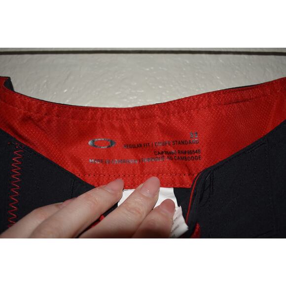 Oakley Red/Black Not Lined Swim Trunks Size 32 - Picture 3 of 6